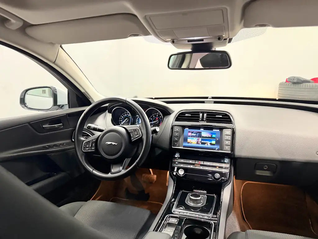 Jaguar XE, Bild 10 von 15