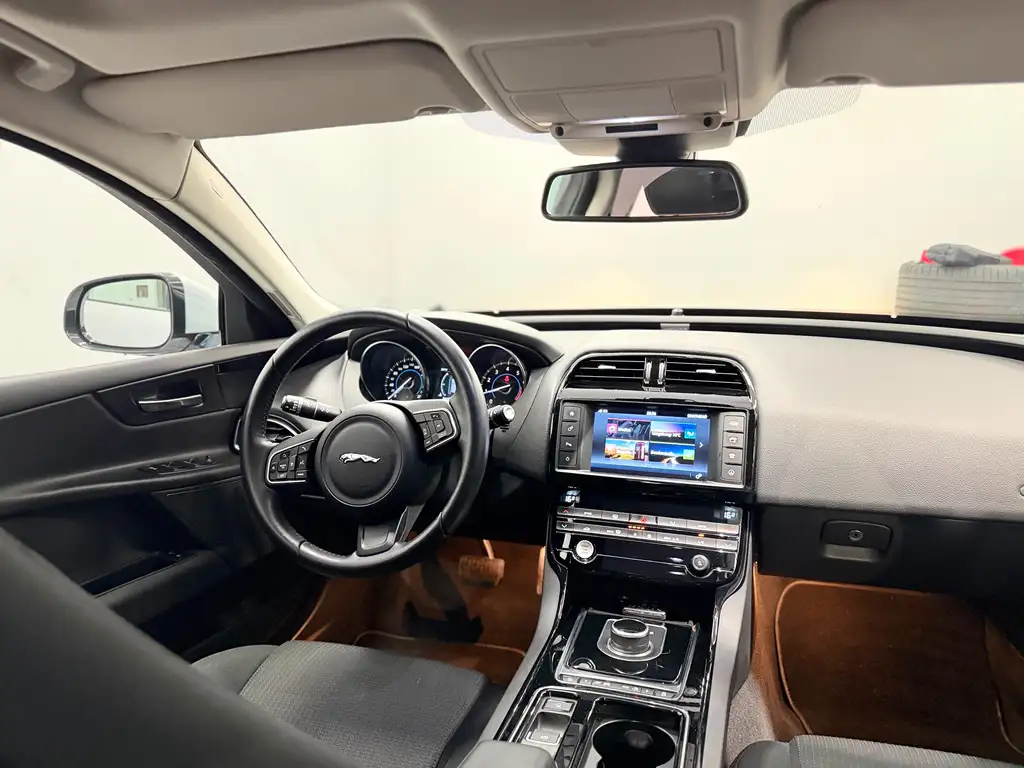 Jaguar XE, Bild 11 von 15