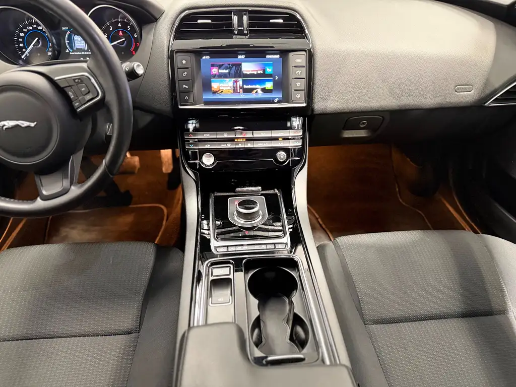Jaguar XE, Bild 12 von 15