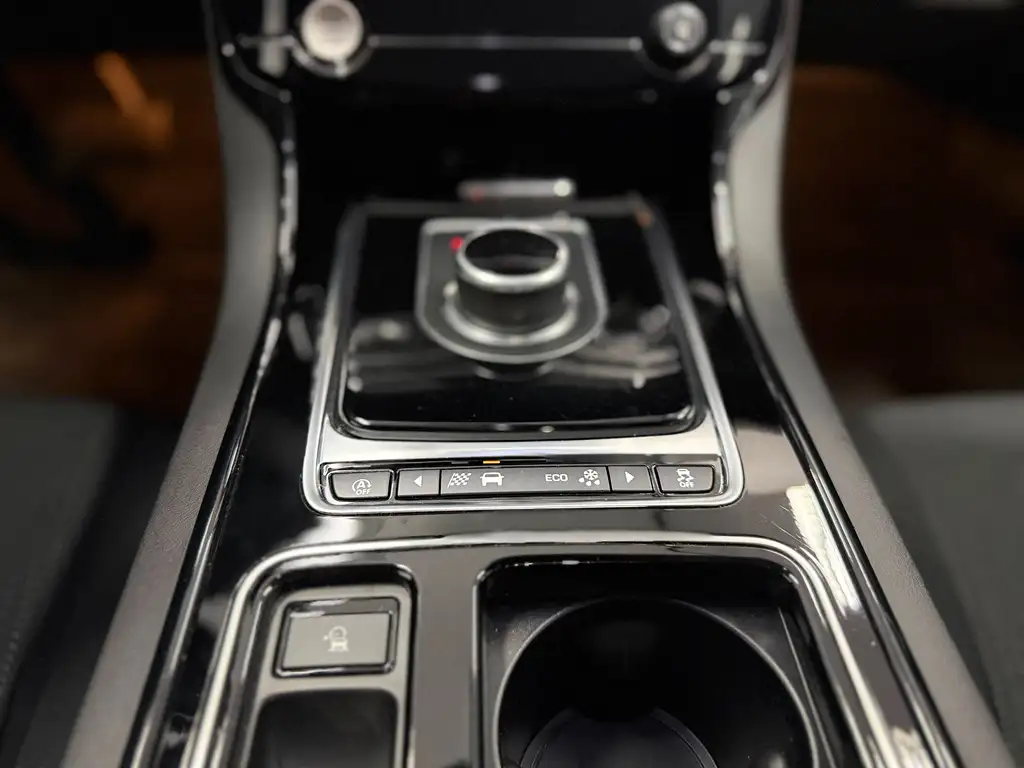 Jaguar XE, Bild 13 von 15