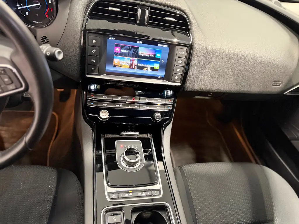 Jaguar XE, Bild 15 von 15
