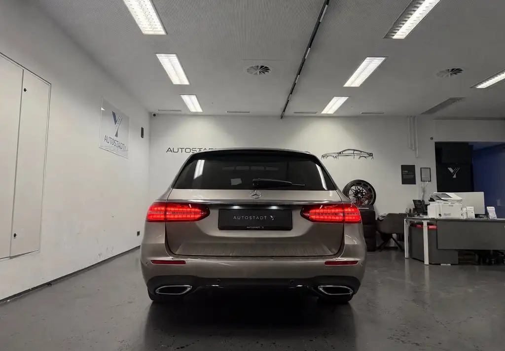 Mercedes-Benz E 400, Bild 9 von 15